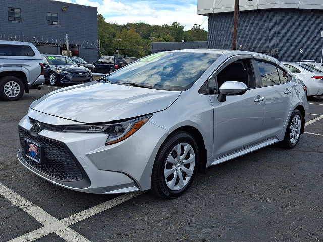 Used 2021 Toyota Corolla LE FWD image 2