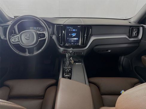 Used 2019 Volvo XC60 T6 Momentum w/ Premium Package AWD/4WD image 27