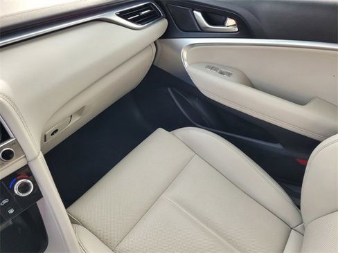 Used 2024 Genesis G70 2.5T image 11