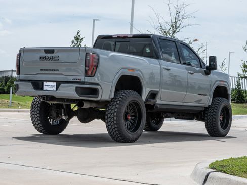 Used 2024 GMC Sierra 2500 AT4 w/ AT4 Premium Plus Package AWD/4WD image 9