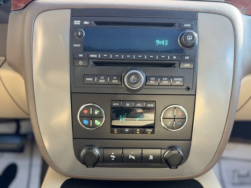 Used 2011 GMC Yukon XL SLT w/ SLT-2 Equipment Package AWD/4WD image 12