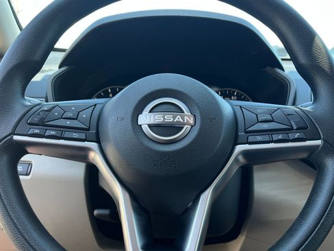 Used 2025 Nissan Altima 2.5 SV FWD image 29
