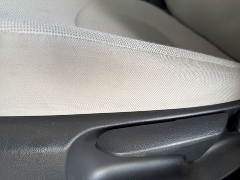 Used 2022 Toyota Corolla LE image 5