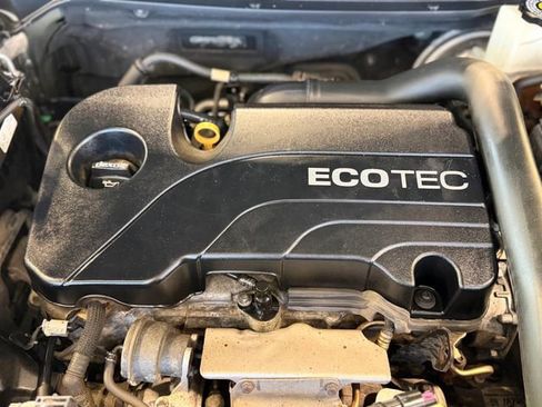 Used 2018 Chevrolet Equinox LT AWD/4WD image 32