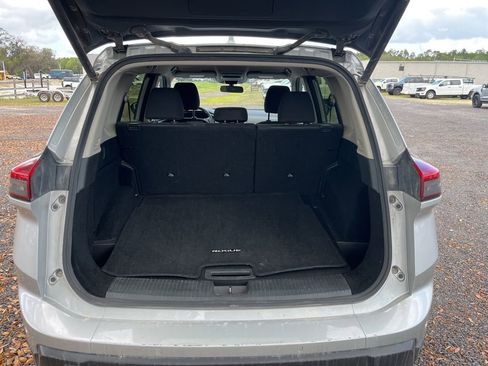 Used 2024 Nissan Rogue SV image 12