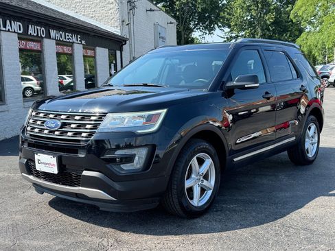 Used 2017 Ford Explorer XLT AWD/4WD image 1