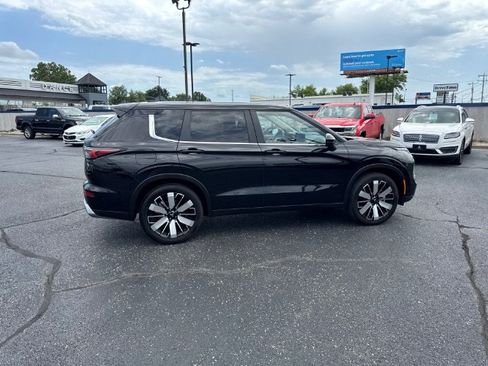 Used 2025 Mitsubishi Outlander SE AWD/4WD image 3