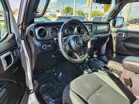 Used 2022 Jeep Gladiator Sport image 2