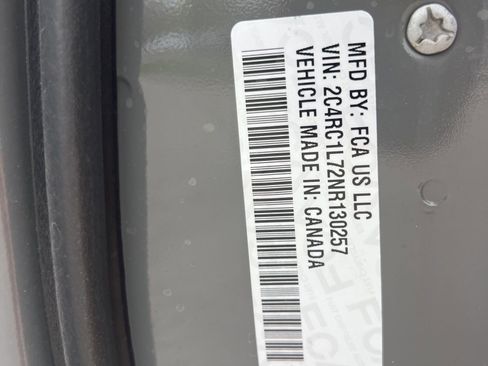 Used 2022 Chrysler Pacifica Touring-L image 25