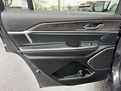 Used 2022 Jeep Grand Cherokee L Limited image 35