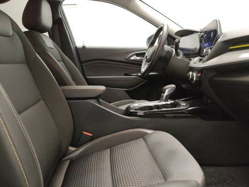 Used 2024 Chevrolet Trax LT w/ Driver Confidence Package FWD image 21