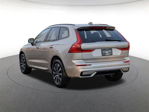 Used 2025 Volvo XC60 B5 Plus image 7