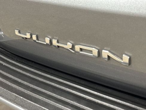 Used 2022 GMC Yukon XL SLT w/ SLT Luxury Package image 27