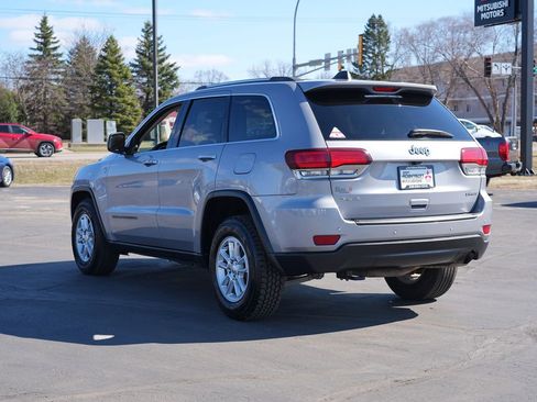 Used 2020 Jeep Grand Cherokee Laredo image 5