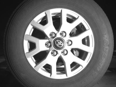 Used 2024 Toyota Tacoma SR5 AWD/4WD image 9