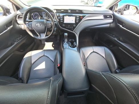 Used 2019 Toyota Camry SE FWD image 12