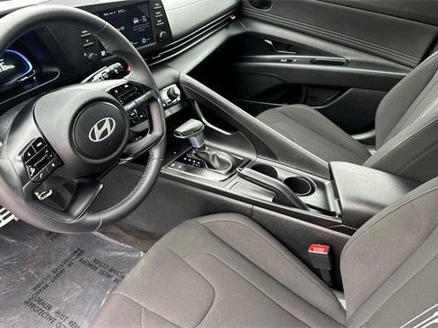 Certified 2025 Hyundai Elantra Sport w/ Cargo Package image 10