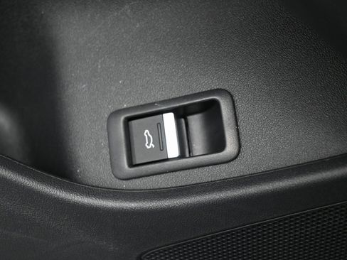 Used 2025 Audi Q4 e-tron Premium Plus w/ Premium Plus image 24