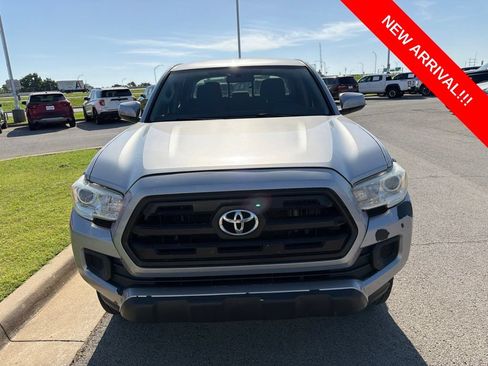 Used 2017 Toyota Tacoma SR w/ SR Convenience Package RWD image 2