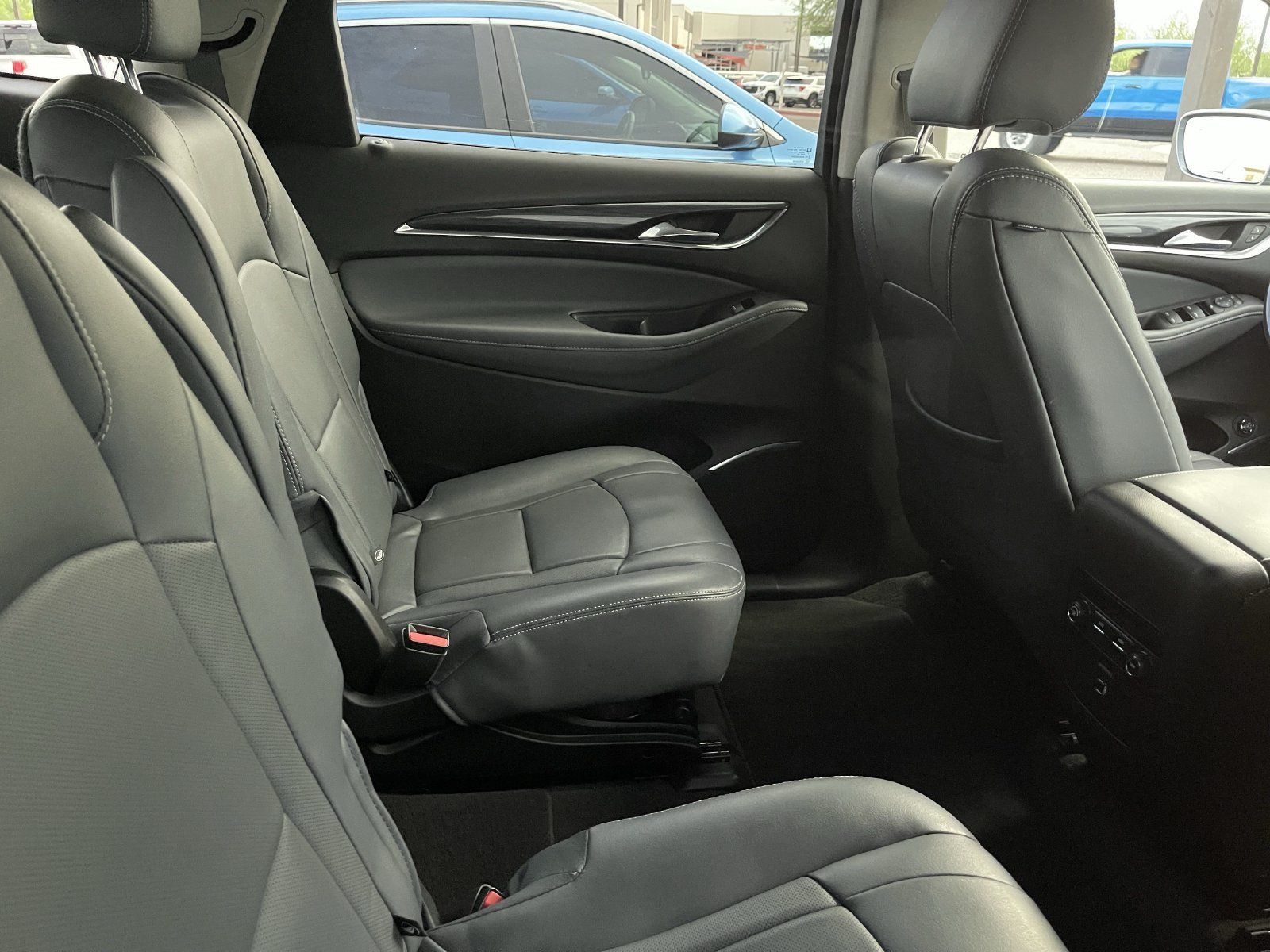 Used 2019 Buick Enclave Essence FWD image 7