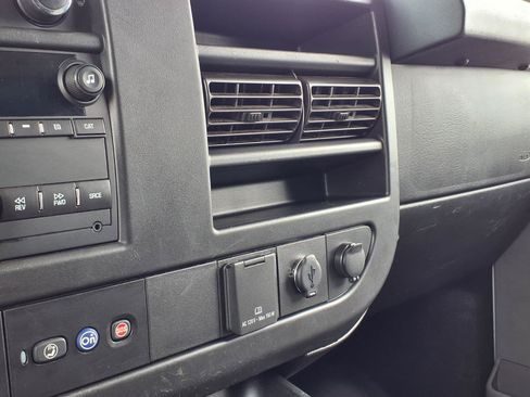 Used 2018 Chevrolet Express 2500 w/ Driver Convenience Package RWD image 8