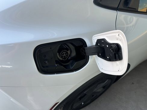 Used 2024 Toyota Prius Prime SE image 34