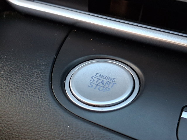 Certified 2025 Hyundai Elantra Limited FWD image 34