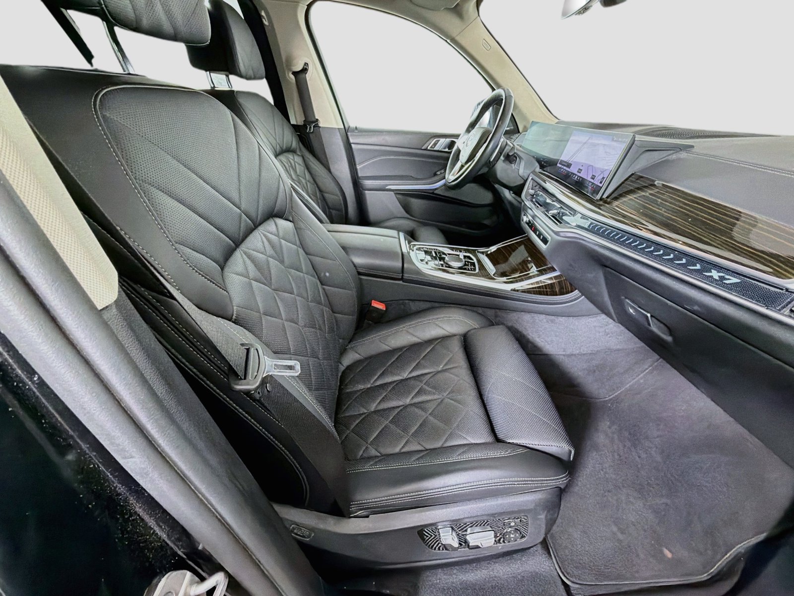 Certified 2024 BMW X7 xDrive40i w/ Premium Package AWD/4WD image 32