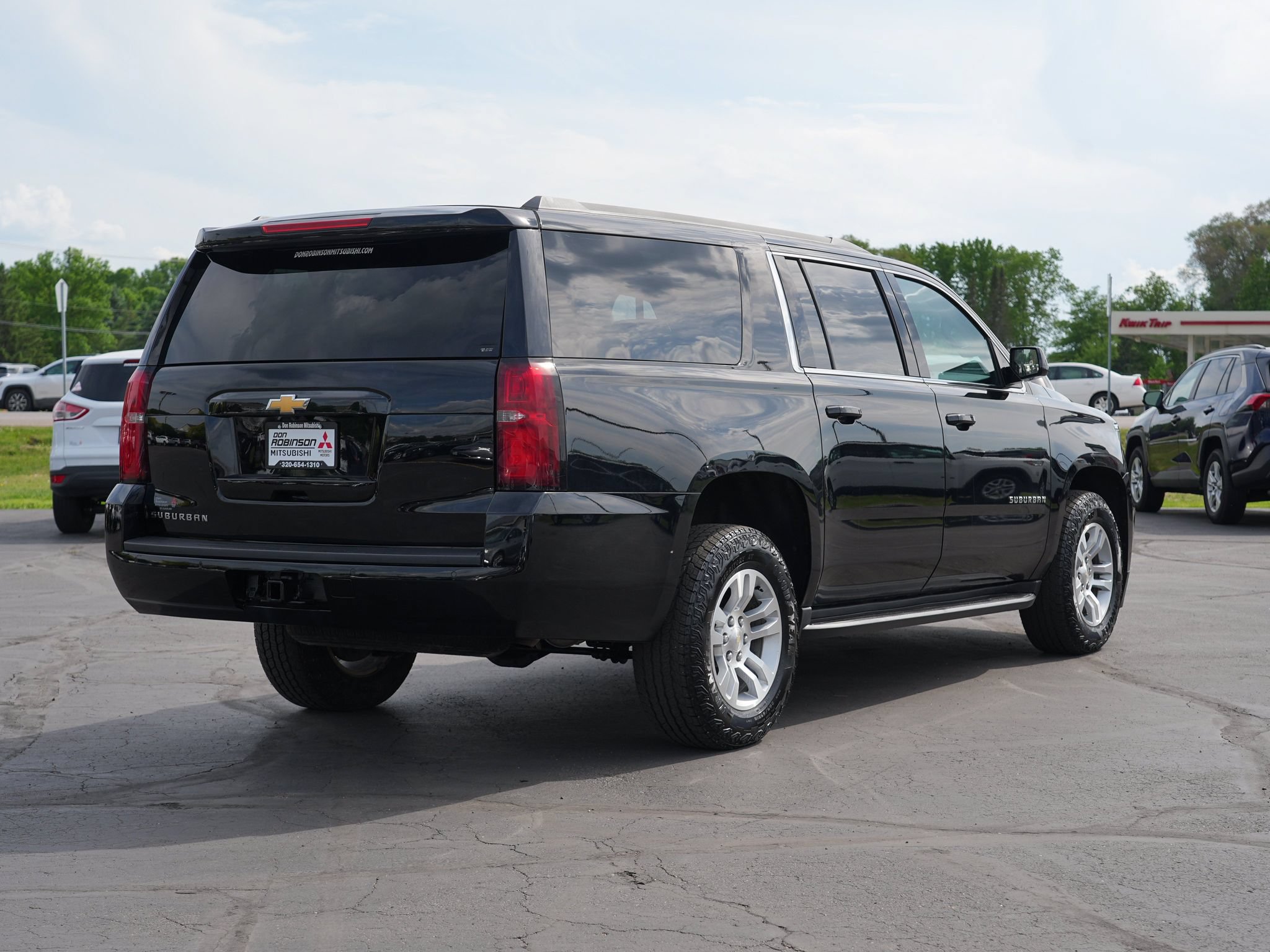 Used 2020 Chevrolet Suburban LS w/ Skid Plate Package AWD/4WD image 3