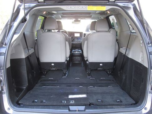 Certified 2018 Toyota Sienna Limited Premium image 23