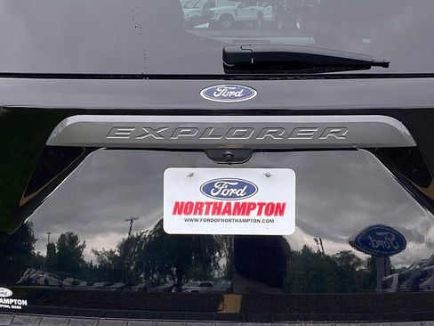 Certified 2023 Ford Explorer XLT w/ Equipment Group 202A AWD/4WD image 10
