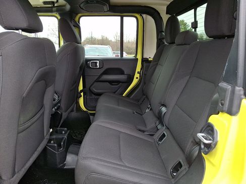 Used 2023 Jeep Gladiator Overland image 10