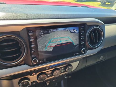 Used 2021 Toyota Tacoma SR5 AWD/4WD image 19