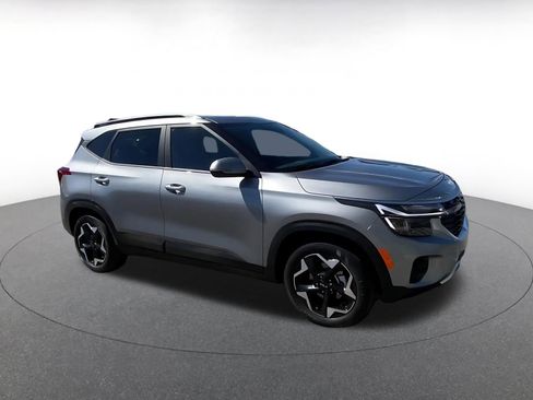 Used 2025 Kia Seltos S image 2
