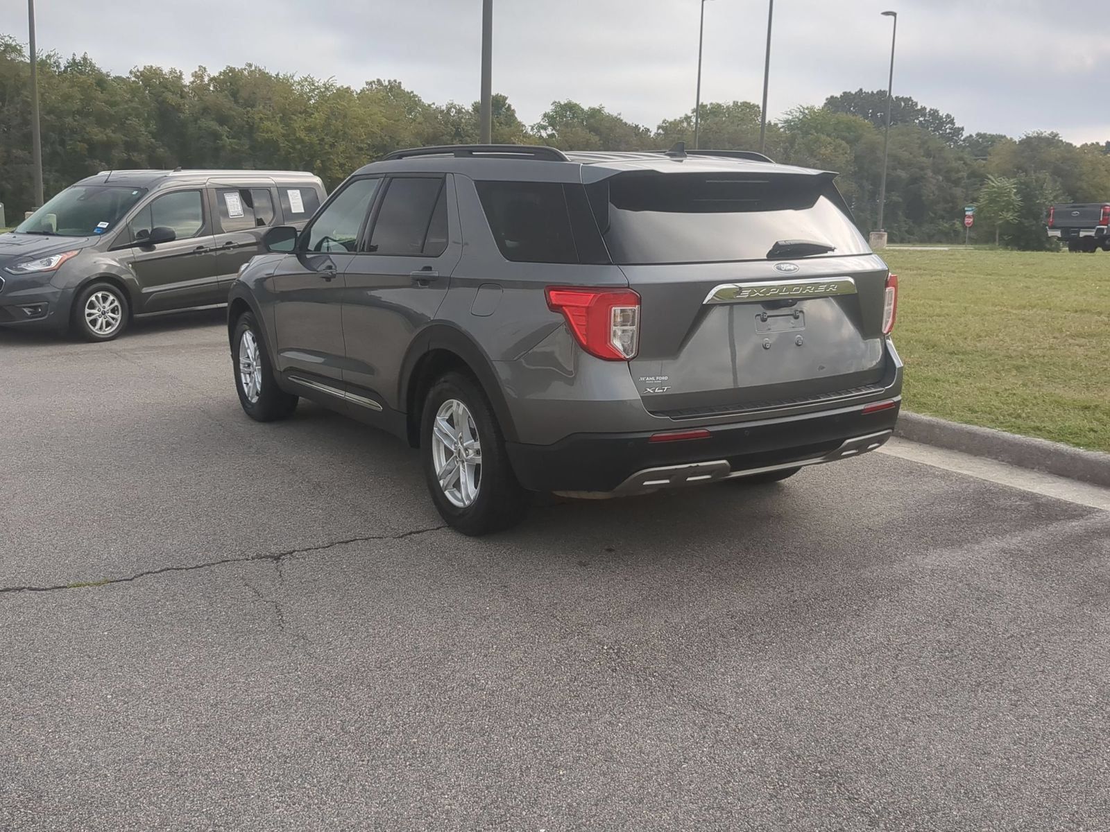 Used 2022 Ford Explorer XLT w/ Equipment Group 202A RWD image 5