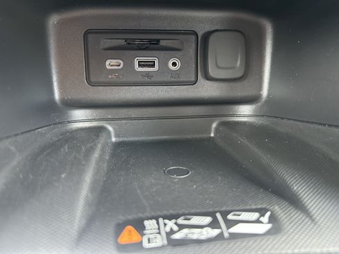 Used 2024 Chevrolet Equinox Premier FWD image 16