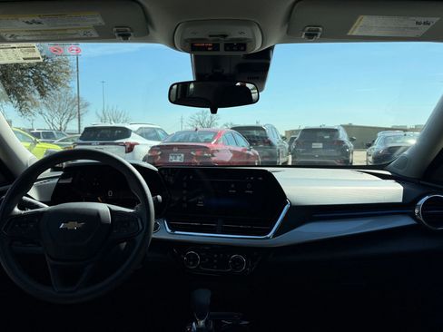 Used 2025 Chevrolet Trax LT image 33