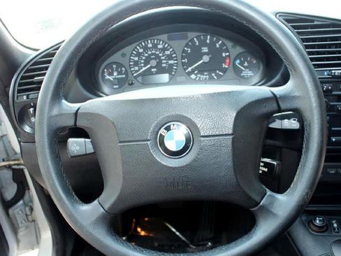 Used 1999 BMW 323i Convertible image 13