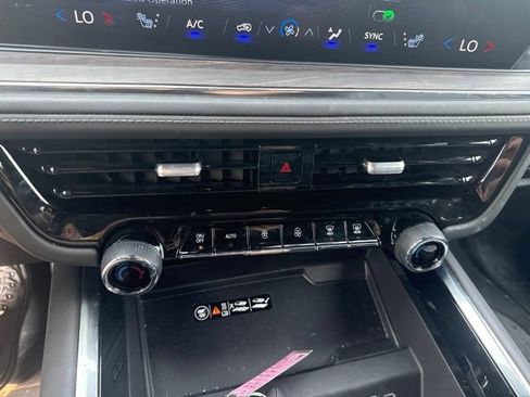 Used 2025 Chevrolet Tahoe LT w/ Comfort Package AWD/4WD image 12