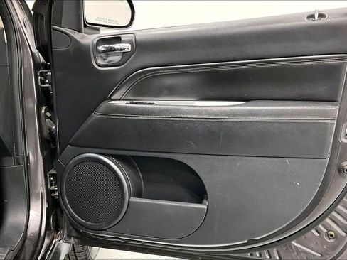 Used 2016 Jeep Compass High Altitude FWD image 23