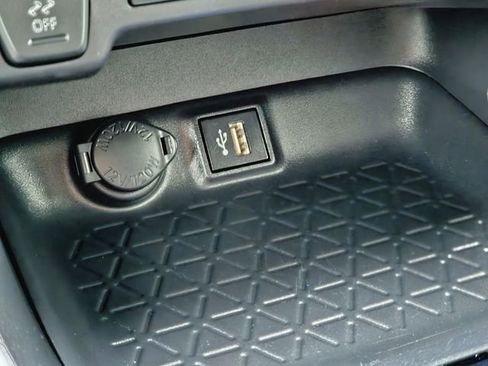 Used 2025 Toyota RAV4 XLE FWD image 25