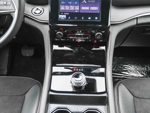 New 2025 Jeep Grand Cherokee Altitude image 24