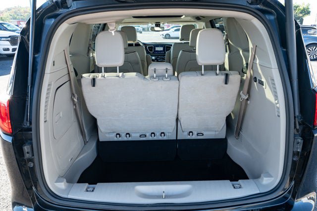 Used 2020 Chrysler Pacifica Limited FWD image 37