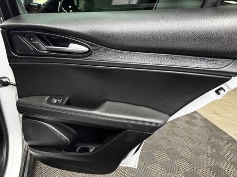 Used 2023 Alfa Romeo Stelvio Sprint image 49