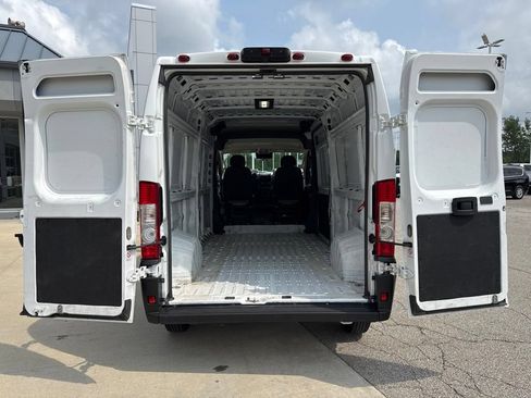 Used 2025 RAM ProMaster 2500 w/ Convenience Group FWD image 16