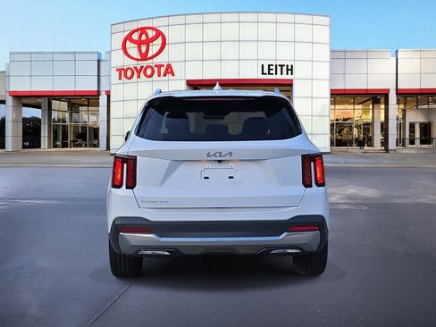 Used 2024 Kia Sorento S image 6