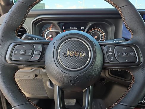 Used 2024 Jeep Gladiator Mojave AWD/4WD image 19