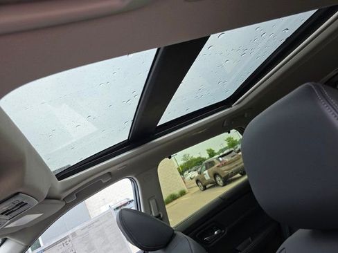 New 2025 Nissan Rogue SL w/ Tech Package image 4