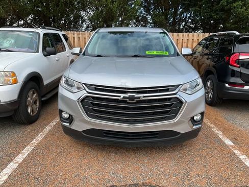 Used 2019 Chevrolet Traverse LT FWD image 2