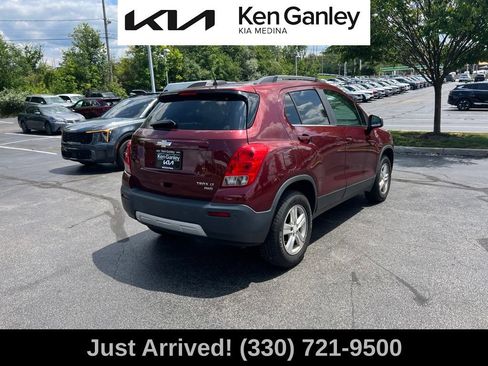 Used 2016 Chevrolet Trax LT w/ LT Sun and Sound Package AWD/4WD image 5